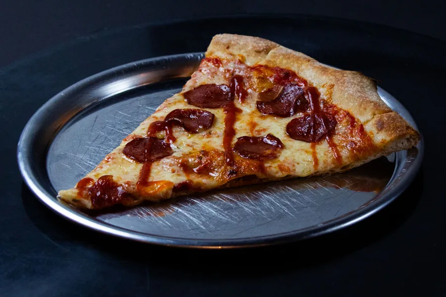 Placa de promoción: nueva pizza hot honey
